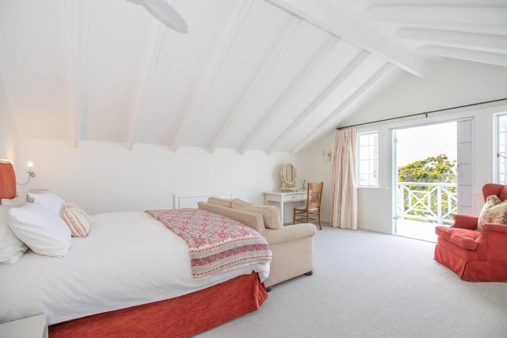 Holiday home Enchanting Stone-crafted Cape Town