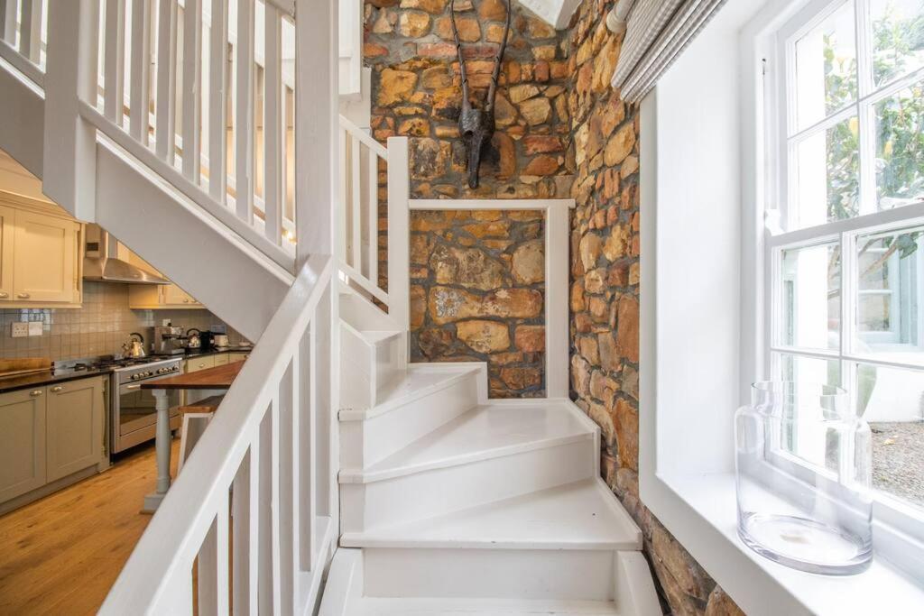 Enchanting Stone-crafted * Cape Town
