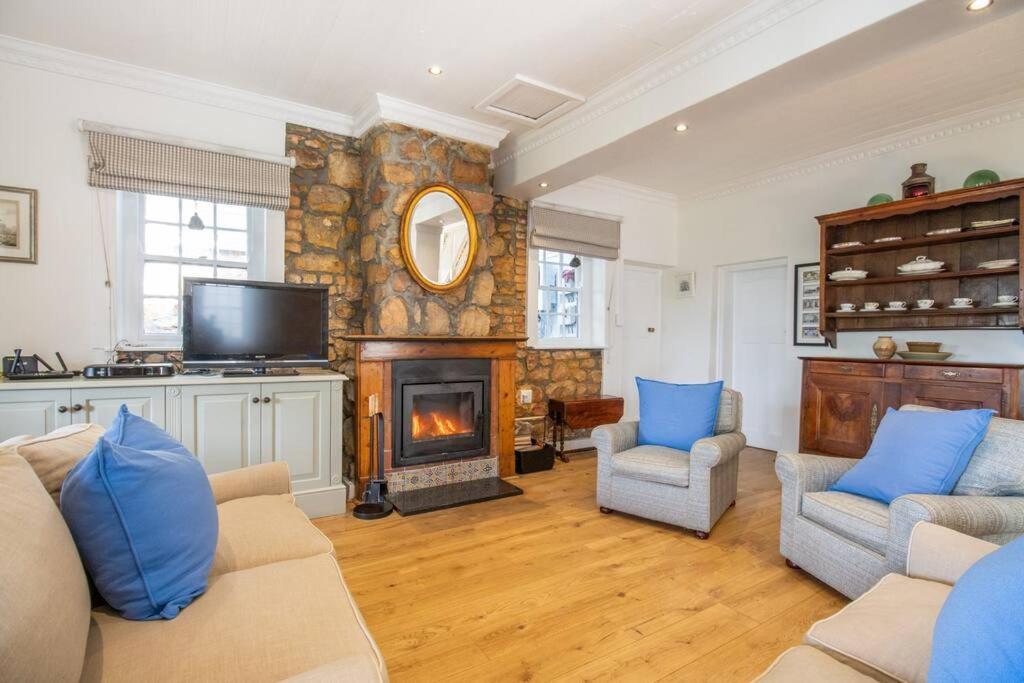 Enchanting Stone-crafted * Cape Town