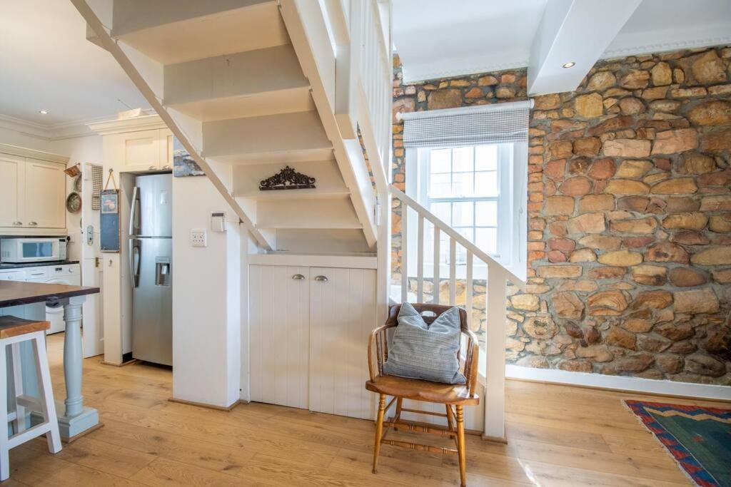 Holiday home Enchanting Stone-crafted Cape Town